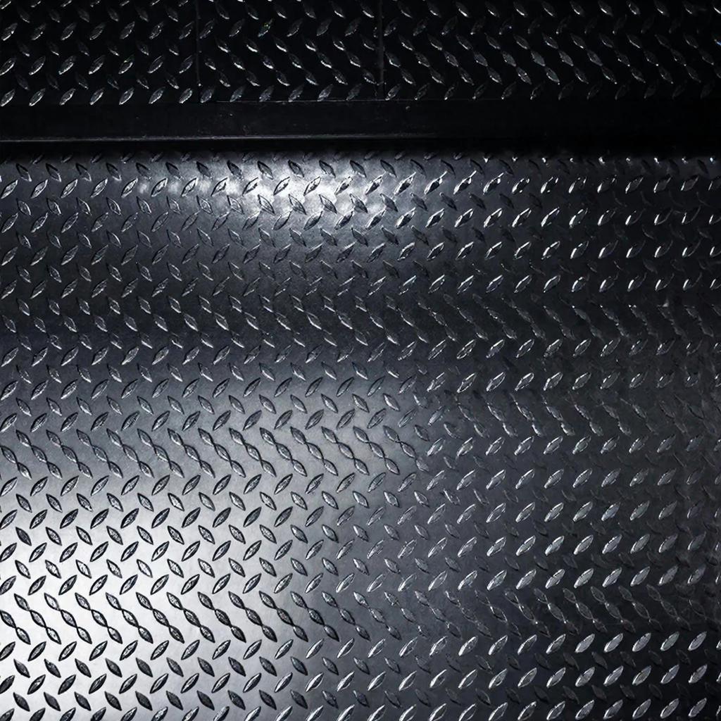 Обшивка стен и пола металлическими рифлеными листами